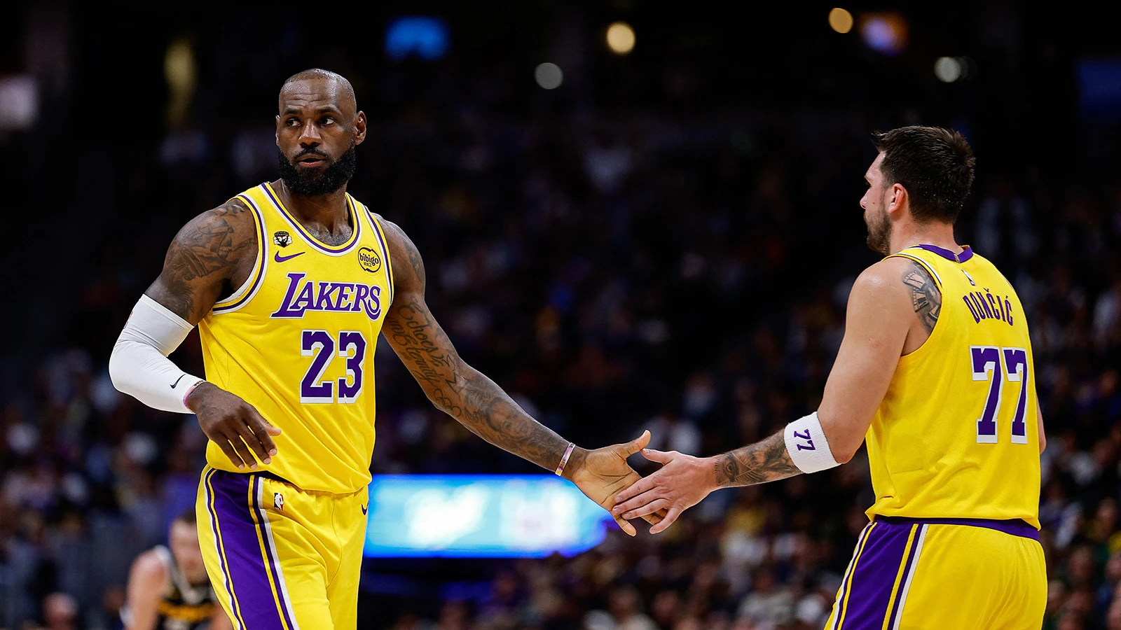 LeBron James bir kez daha NBA tarihine geçti