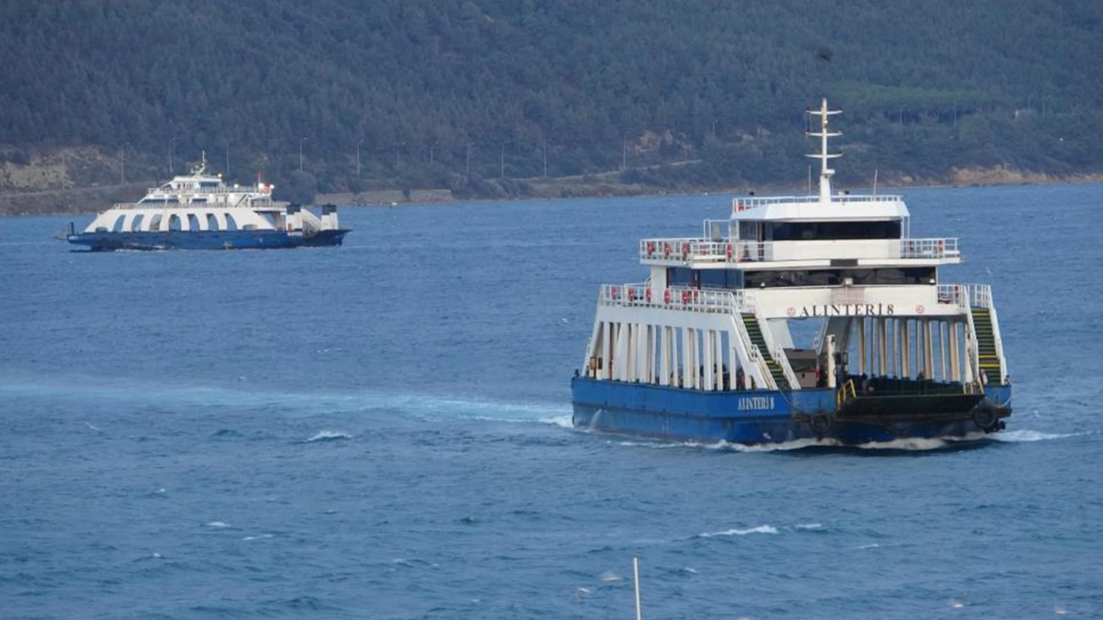 Deniz trafiğine fırtına engeli! Gökçeada'ya seferler iptal edildi