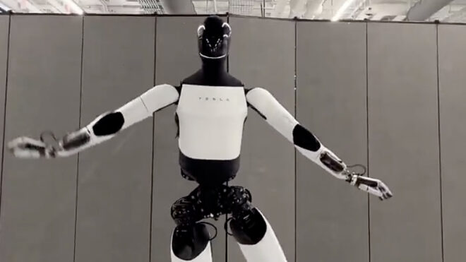 İnsansı robot Tesla Optimus için bu sefer bir dans videosu paylaşıldı