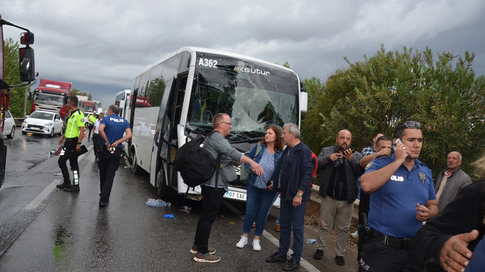 Antalya'da zincirleme kaza: 2 turist yaralandı