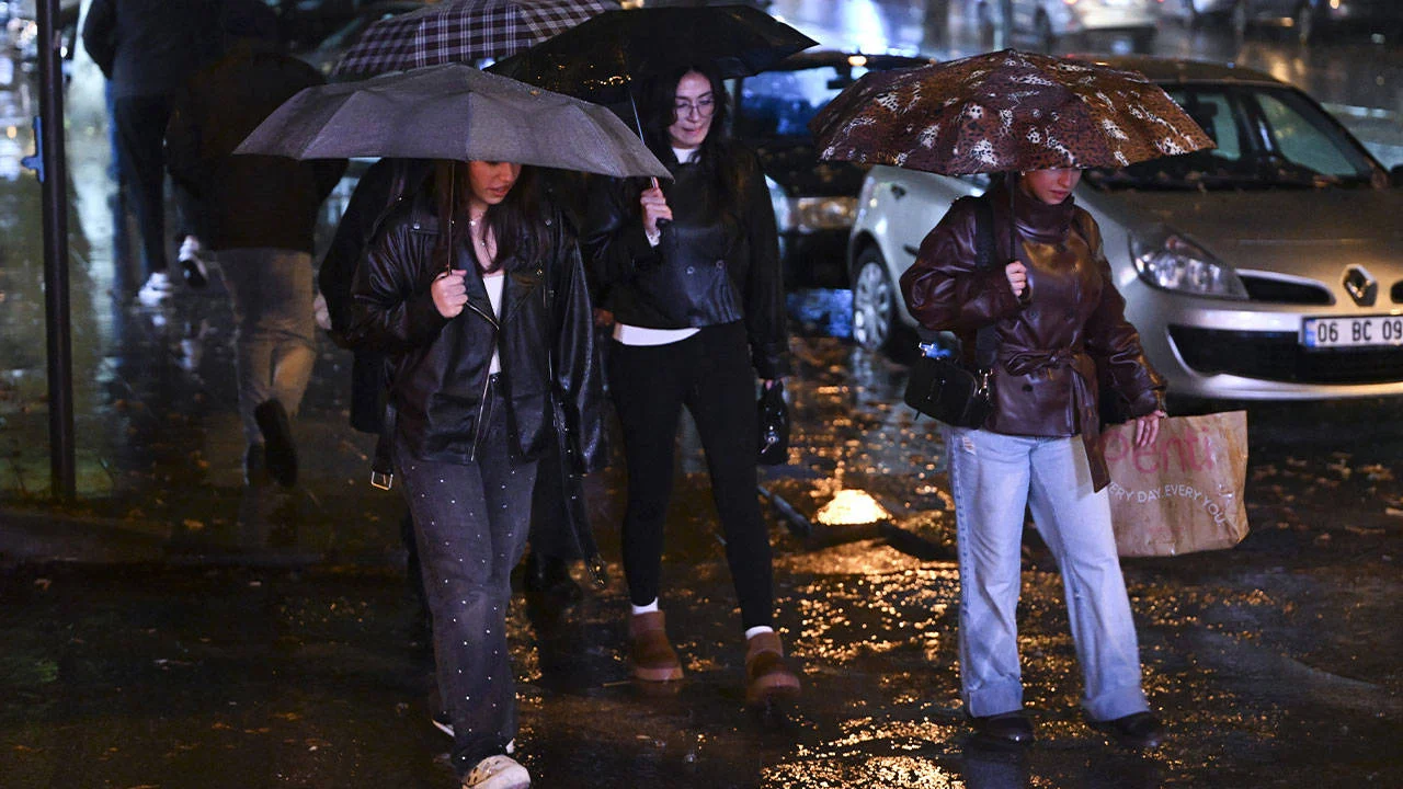 Meteoroloji'den Çok Sayıda İl İçin Uyarı: Kuvvetli Yağış Ve Fırtına Bekleniyor