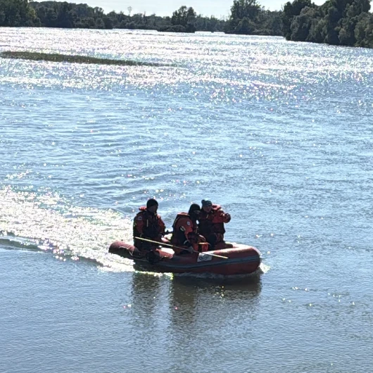 Edirne'de Göçmen Ailenin Bulunduğu Bot Alabora Oldu: Bir Çocuk Öldü 2 Çocuk Kayboldu