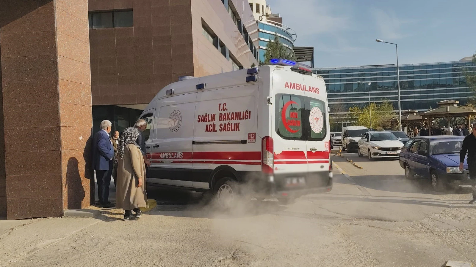 Mardin'de 3'üncü kattan düşen küçük çocuk ağır yaralandı
