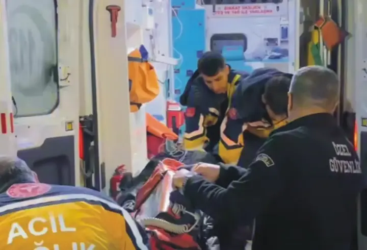 Şarampole yuvarlanan otomobilde 1 kişi öldü, 4 kişi de yaralandı