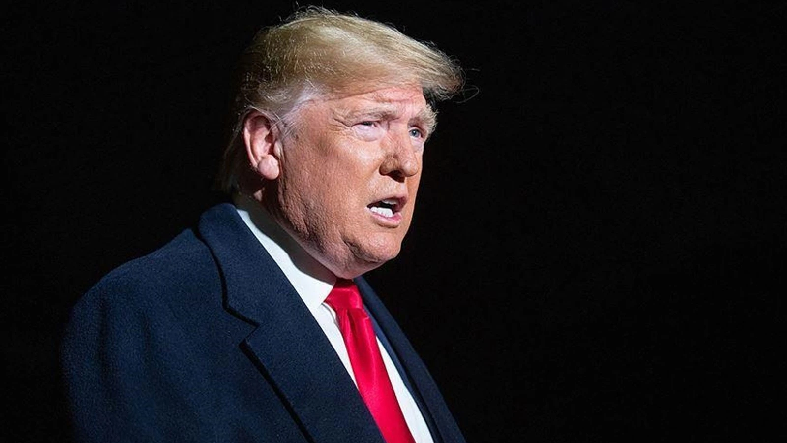 Trump "ABD dışına ücretsiz uçuş" kararnamesini imzaladı