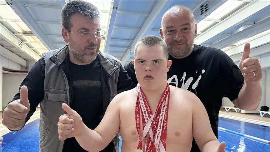 Down sendromlu Yunus Emre Pınar, korkarak başladığı yüzmede 15 madalya kazandı