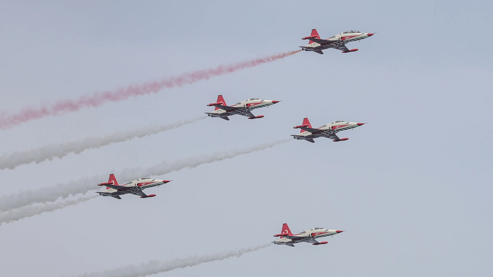 Türk Yıldızları'ndan Antalya semalarında 23 Nisan provası