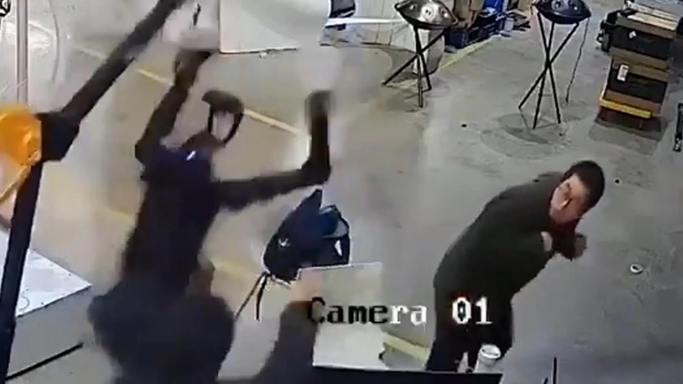Fabrikada kontrolden çıkan insansı robot insanları tehlikeye attı