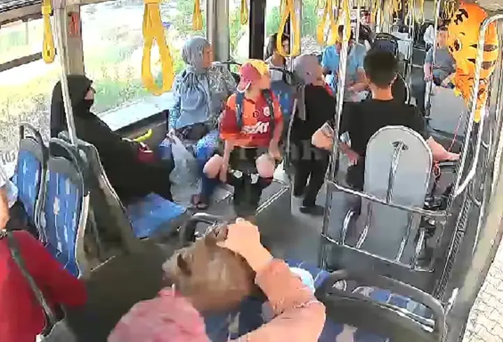 Otobüs şoförü aracı durdurup, yardıma koştu: Heimlick manevrası ile bebeğin hayatını kurtardı