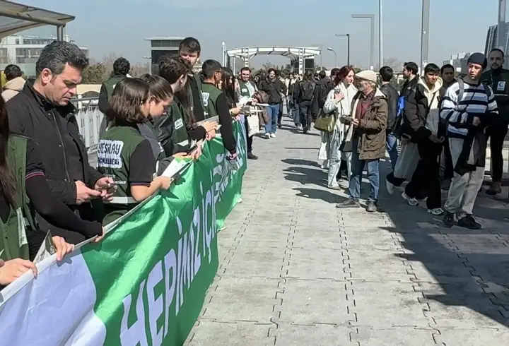 İstanbul - Avcılar’da lise öğrencilerinden bağımlılıkla mücadele yürüyüşü 