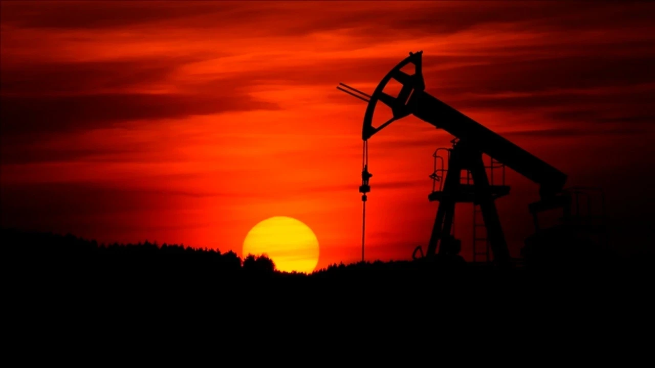 ABD'nin ham petrol stoklarında sürpriz düşüş
