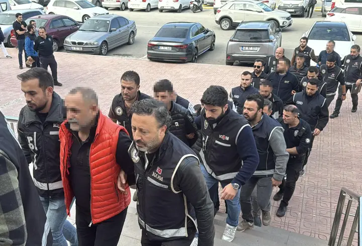 Bodrum merkezli 7 ilde silahlı suç örgütüne operasyon; 10 gözaltı