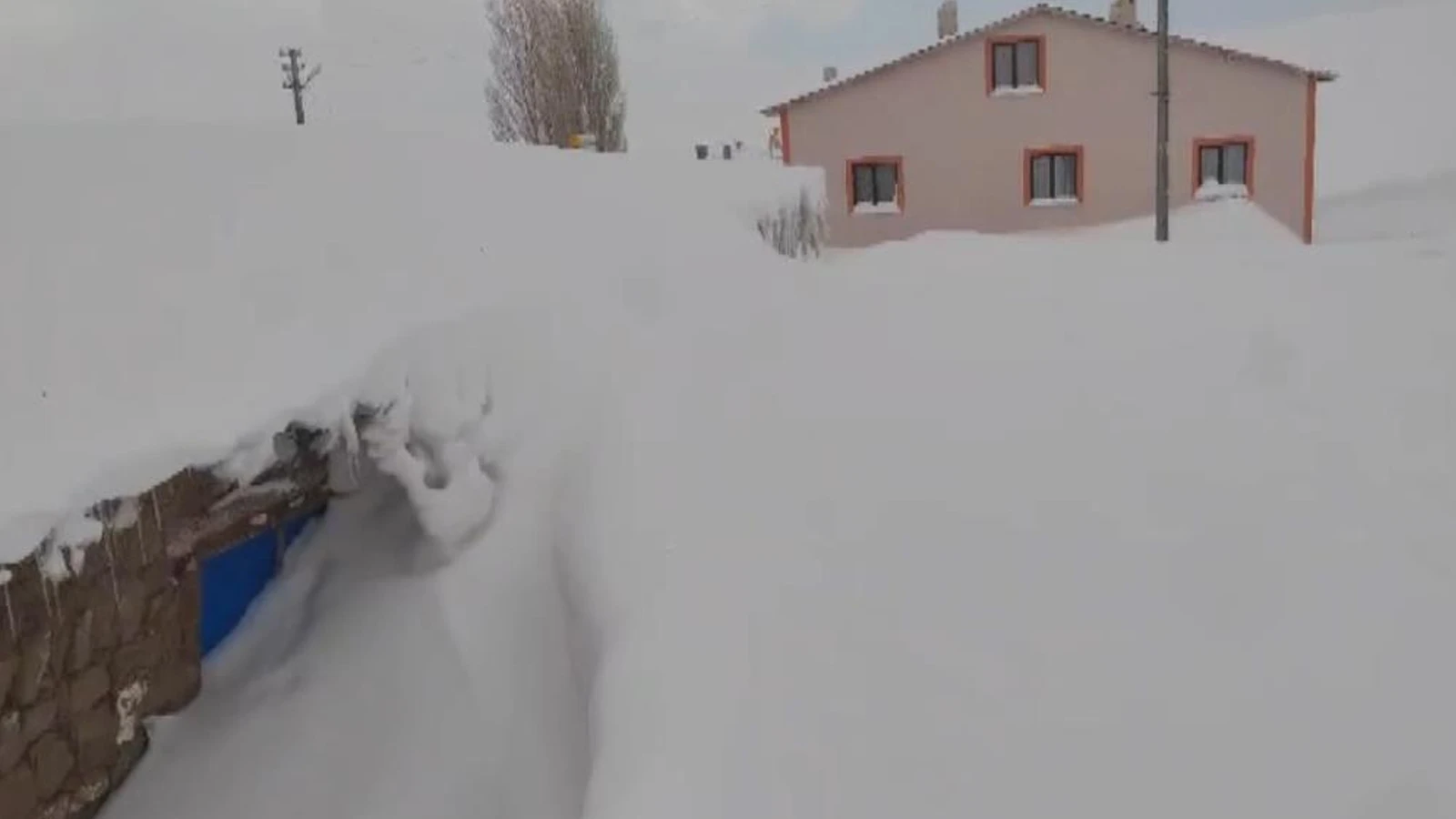 Ne Kamçatka, ne Alaska: Bina boyu kar yağdı