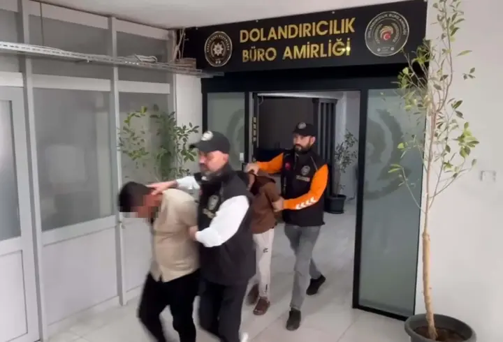 Telefonla aradıkları kadını 750 bin TL dolandıran 5 şüpheli yakalandı