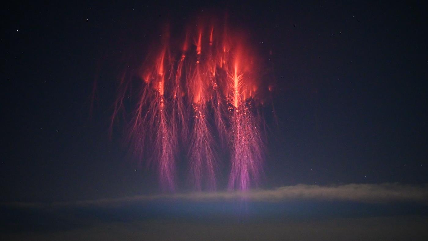 NASA, uzaydan çekilen olağanüstü bir yıldırım fotoğrafı paylaştı