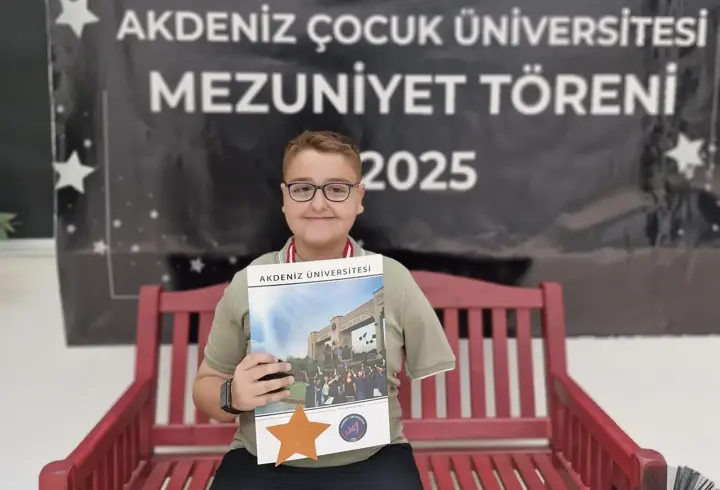 19 saat kaldığı enkazda kolunu kaybeden Üstün'ün hayali pilotluk
