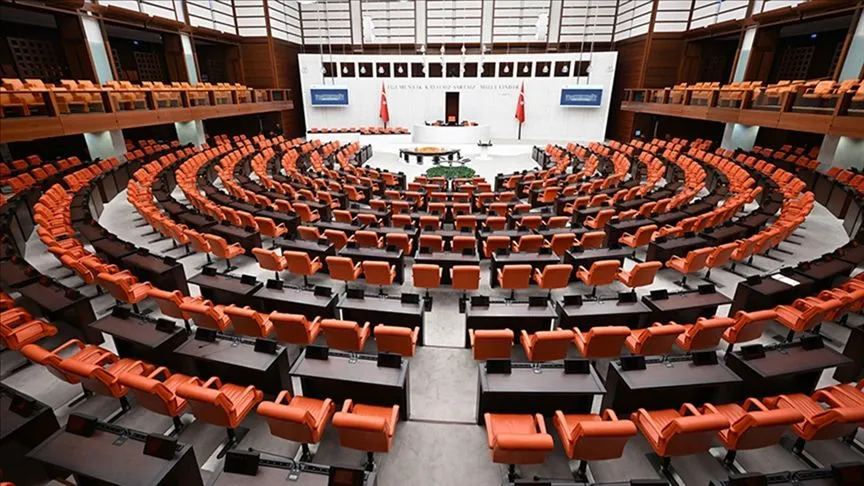 TBMM'de, trafik cezalarına yönelik düzenlemeleri de içeren kanun teklifinin görüşmelerine devam edilecek