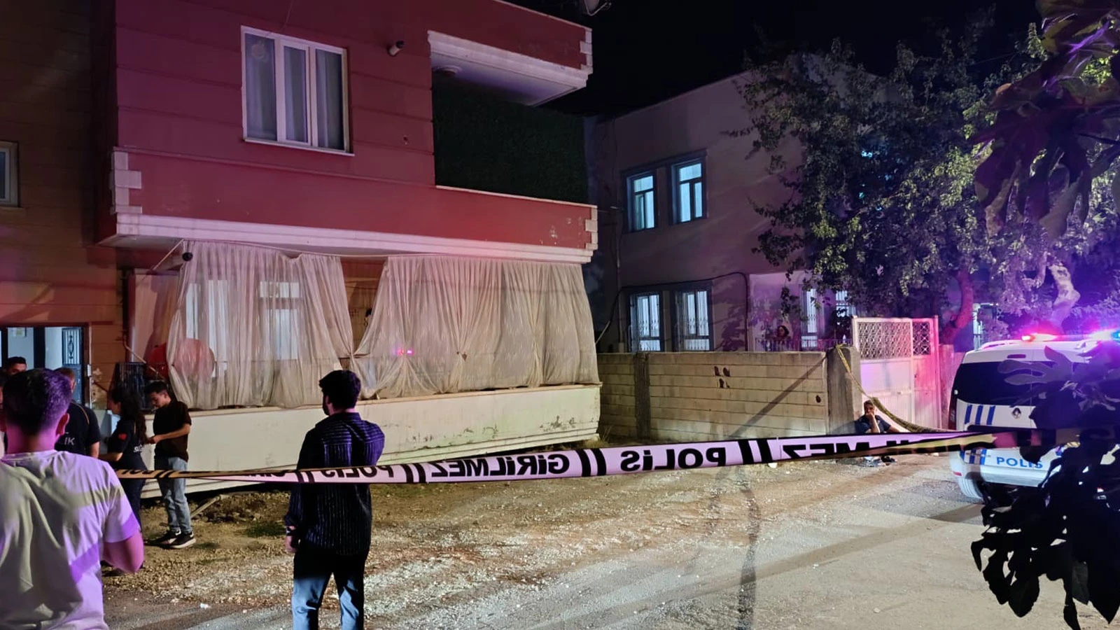 12 yaşındaki çocuk, annesini darbeden babasını bıçaklayarak ağır yaraladı