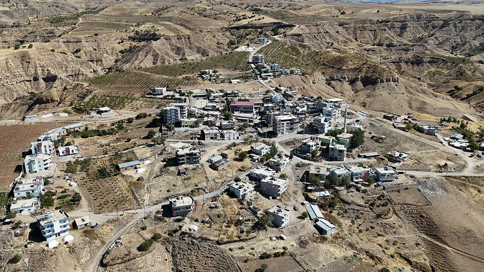 Siirt’in Aksöğüt köyünde herkesin soyadı: Yeşilyurt