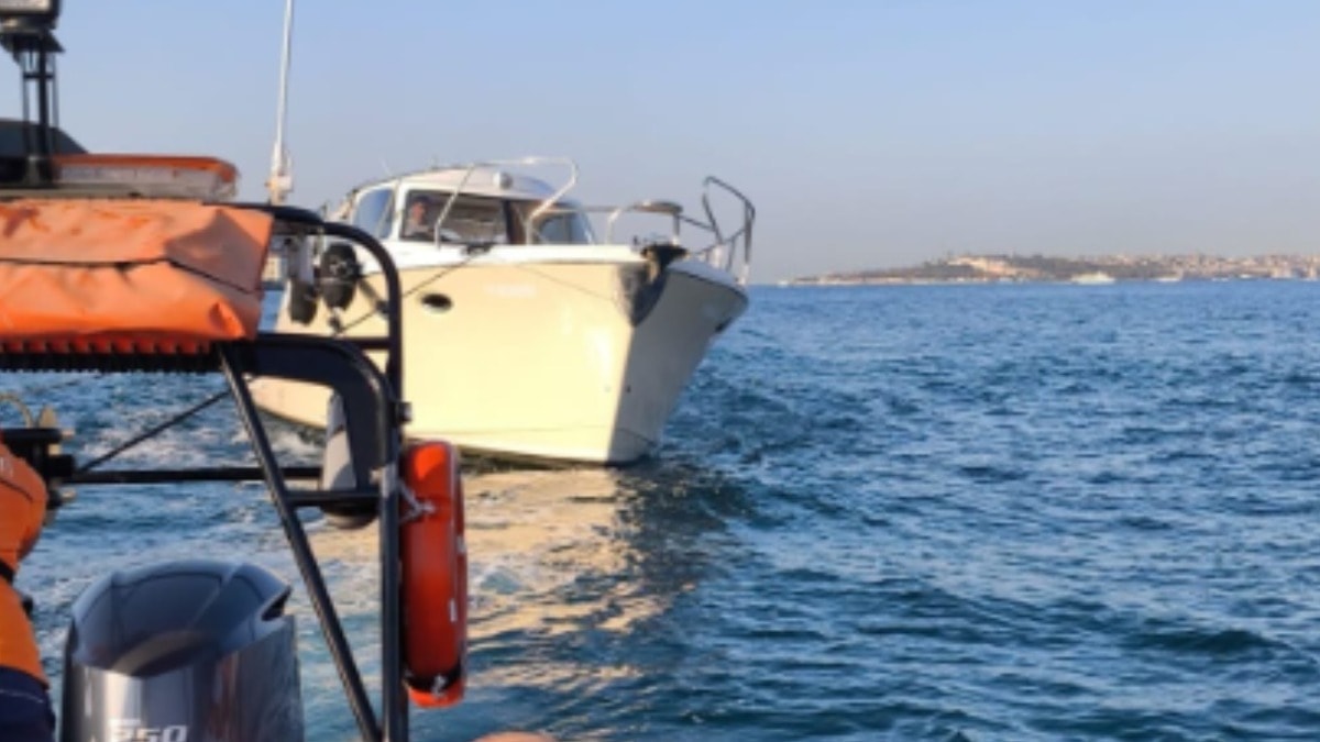 Ortaköy’de makine arızası yapan tekne kurtarıldı