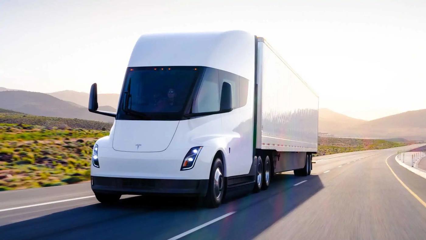 Bill Gates imkansız demişti: Tesla Semi tırları seri üretime giriyor