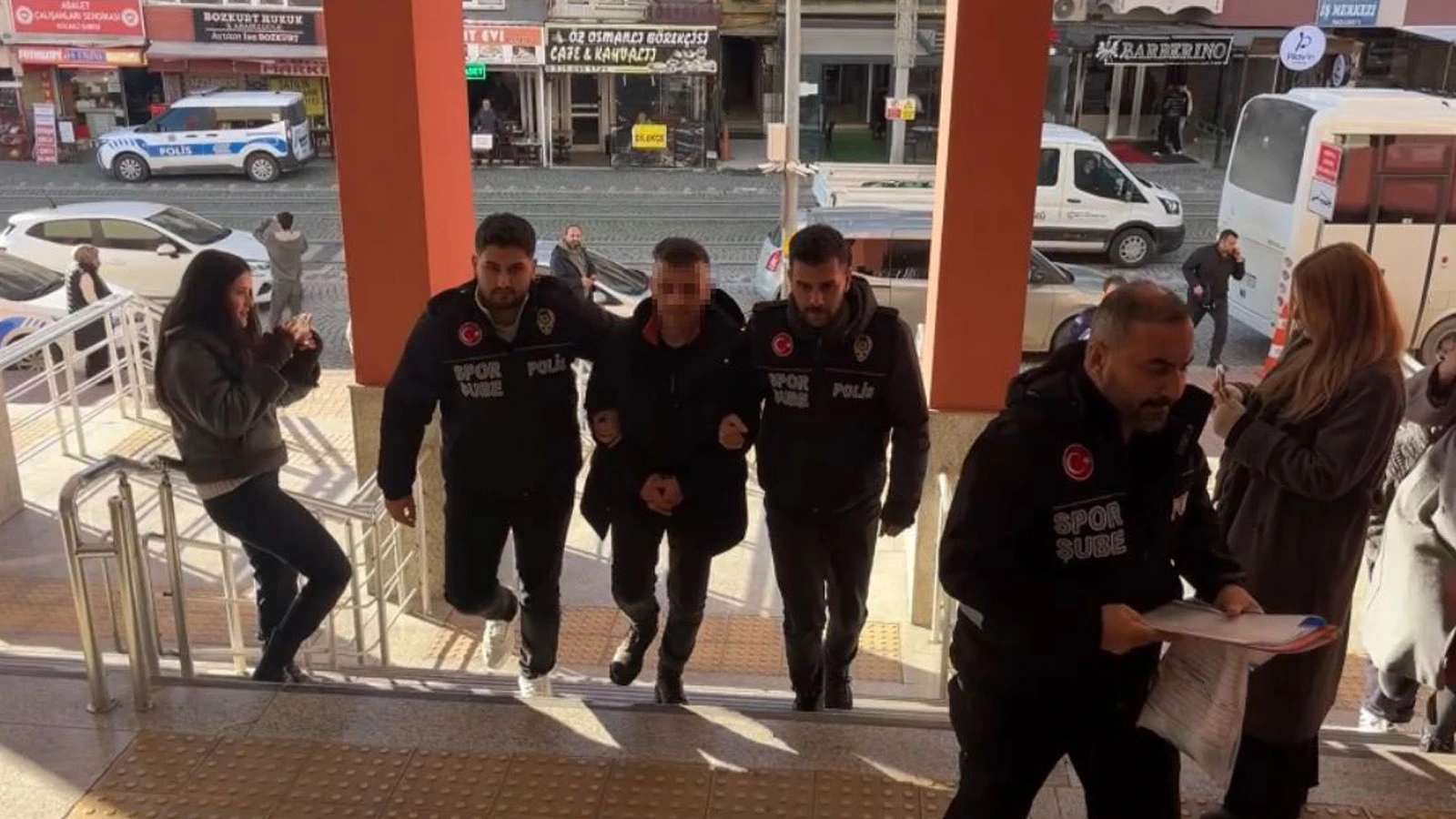Kocaeli'de antrenör, kadın hakeme saldırıp tokat attı