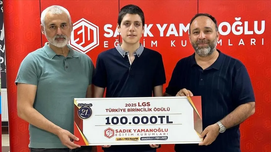 LGS birincisi 100 bin liralık başarı ödülünü Yetim Vakfına bağışladı