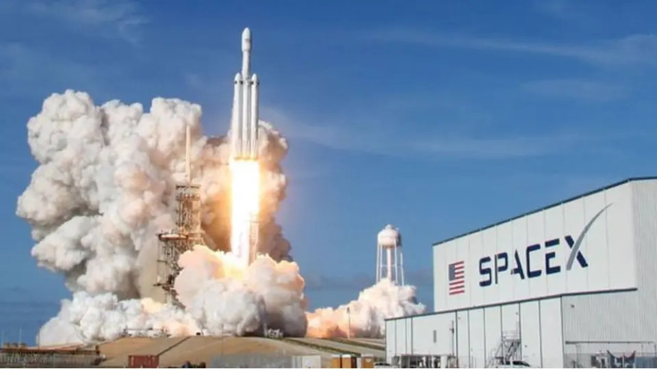 SpaceX, drone teknolojisi için Pentagon yarışmasına katılacak
