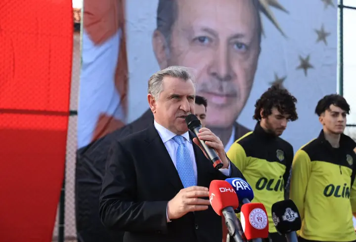 Gençlik ve Spor Bakanı Bak, Edirne'de iftarda gençlerle buluştu: