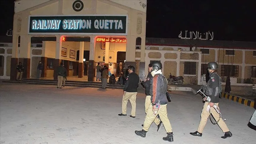 Pakistan'daki tren saldırısına dair operasyonda 155 yolcu kurtarıldı, 27 saldırgan öldürüldü