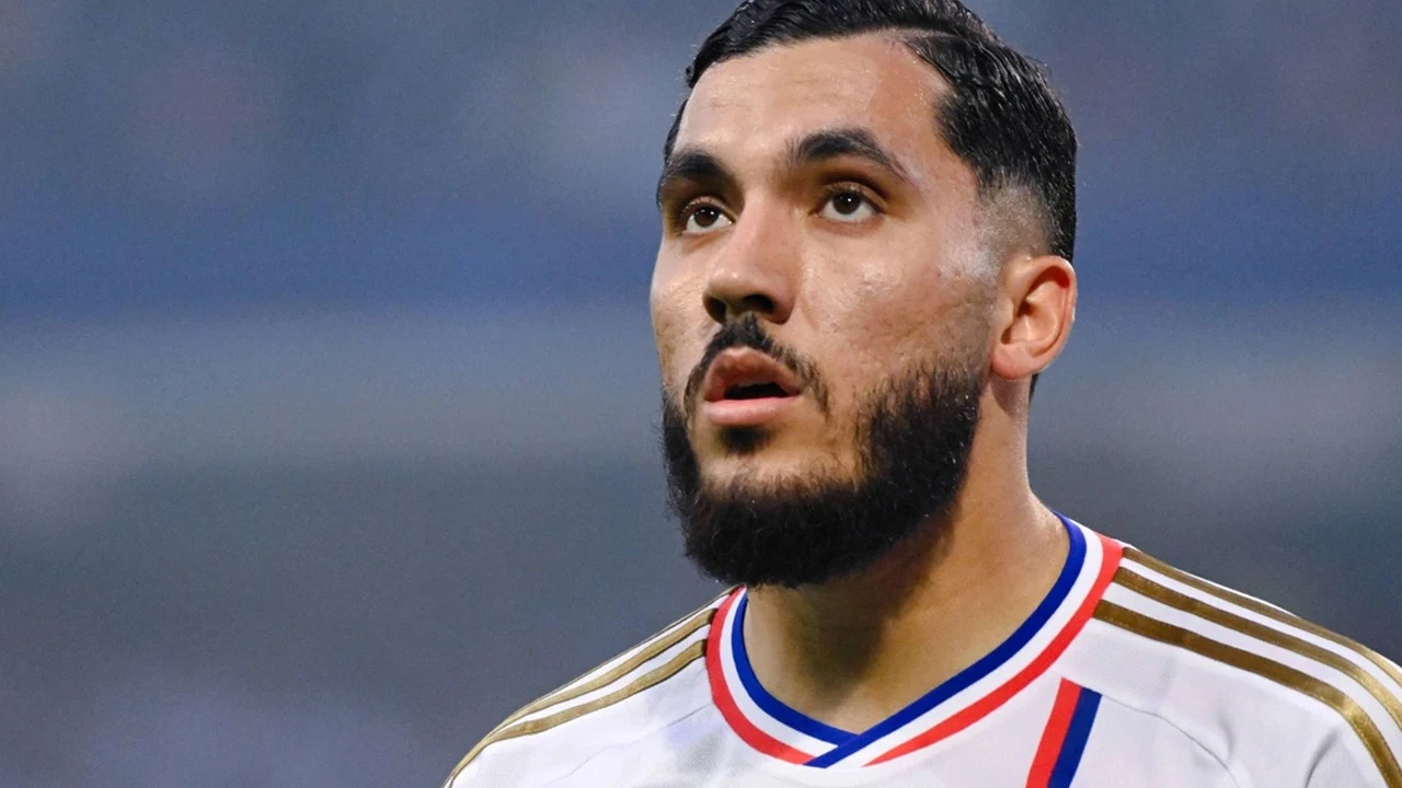Olimpik Lyon'un yıldızı Rayan Cherki, Manchester City'e transfer oldu