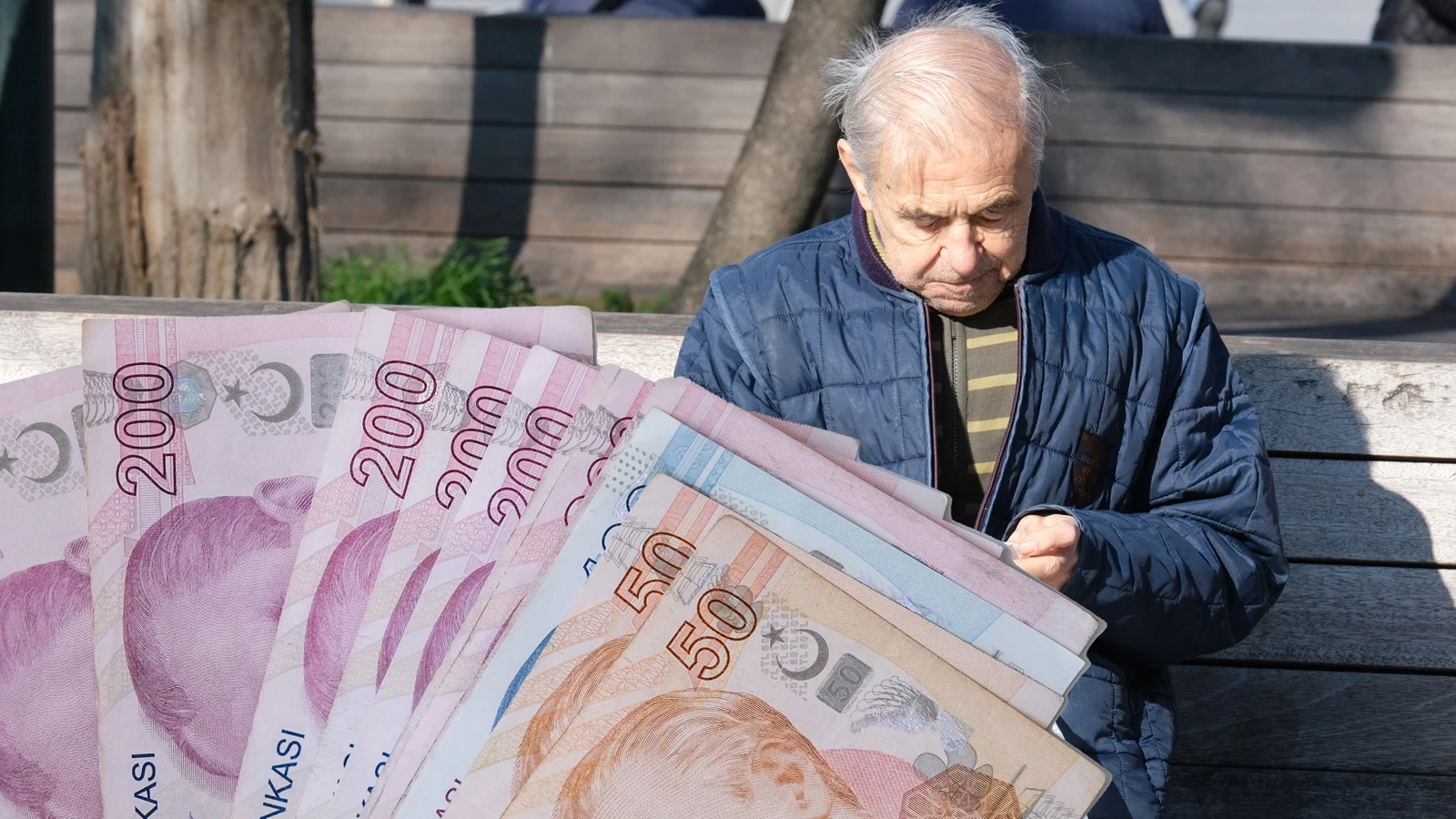 Emekliye maaş kesintisi şoku! SGK düğmeye bastı