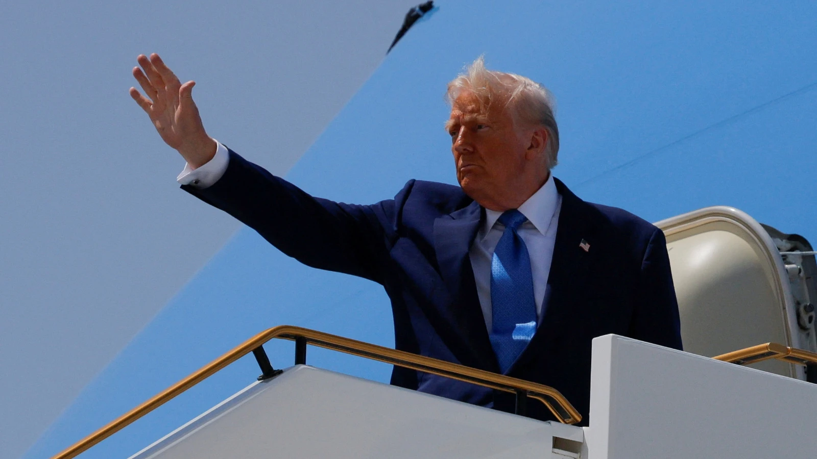 Donald Trump, Körfez ülkelerinden 3 trilyon dolarla döndü!