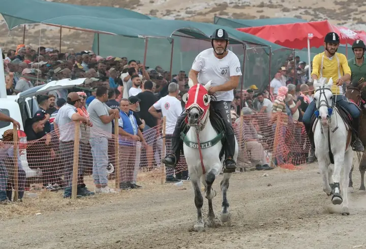 Menemen 11. Geleneksel Rahvan At Yarışları için gün sayıyor