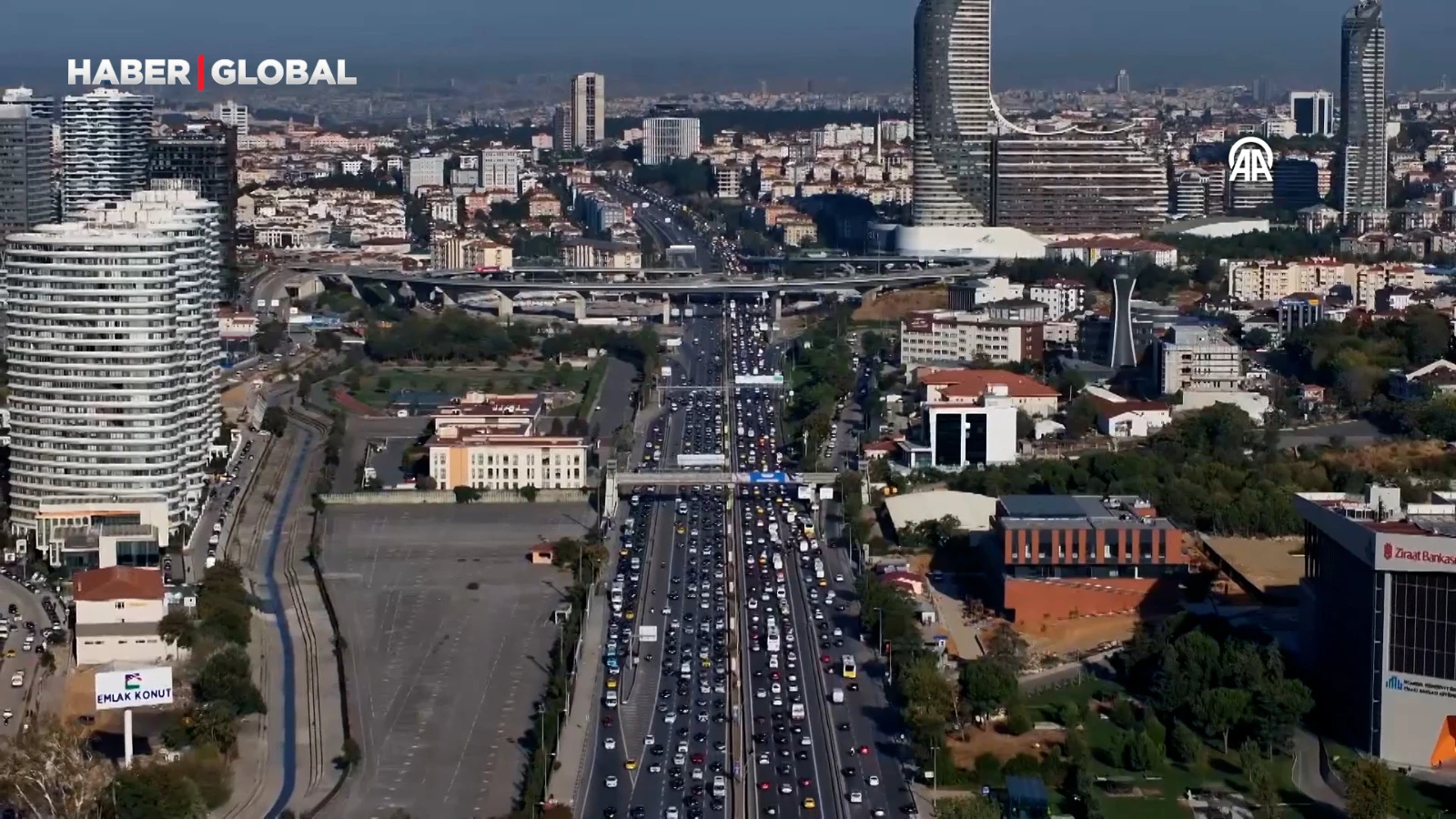 Haftanın üçüncü iş gününde trafik yoğunluğu yaşanıyor