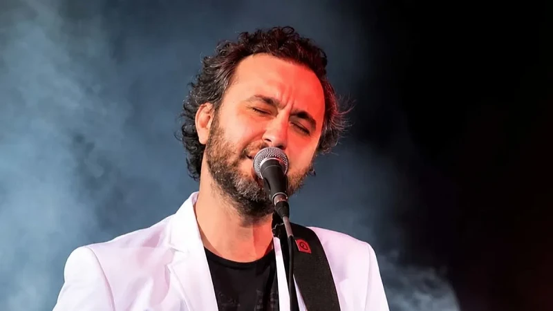 Şarkıcı Nev Hayatını Kaybetti