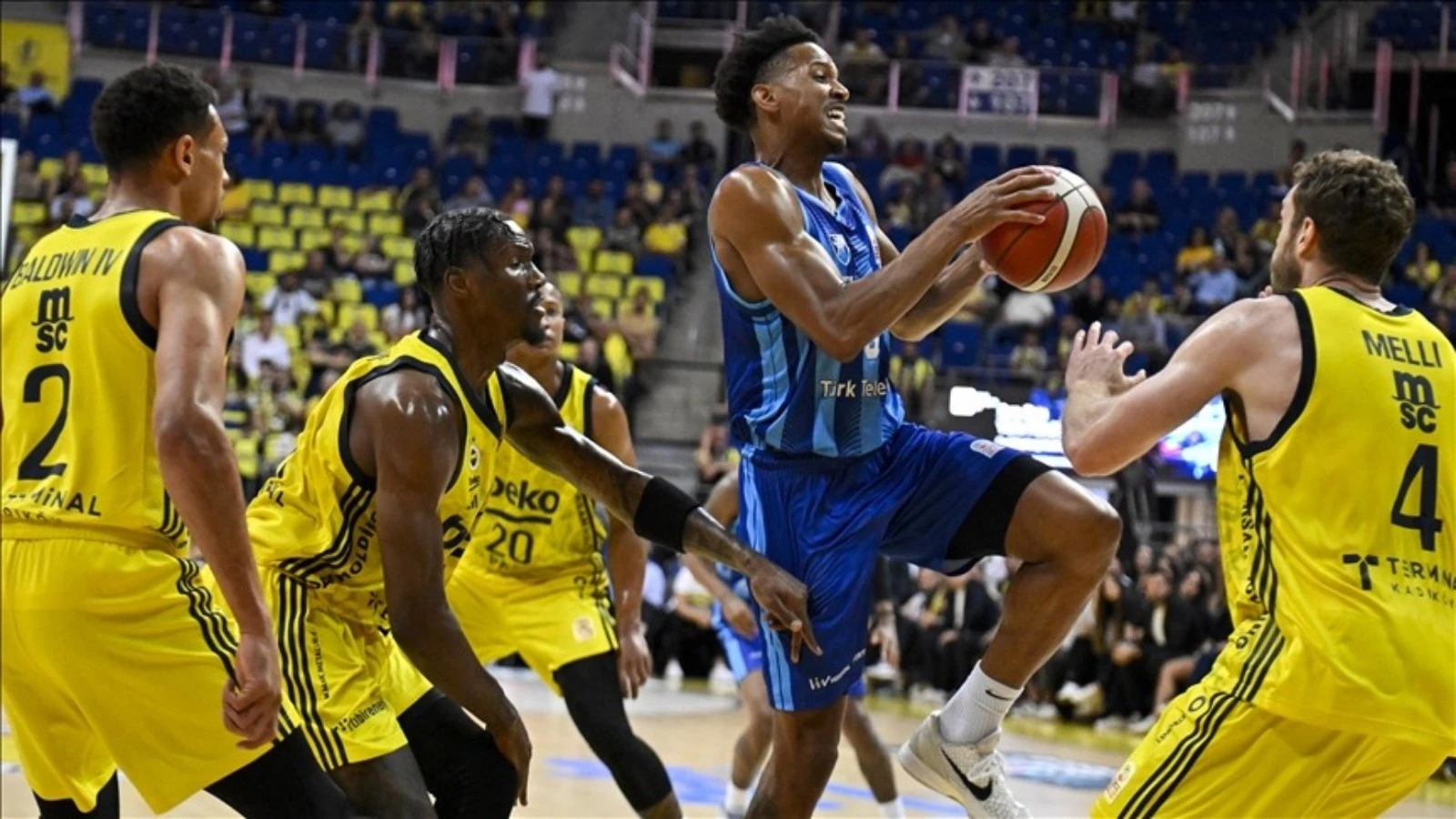 Fenerbahçe Beko, Basketbol Süper Ligi'nde yarı finale yükseldi