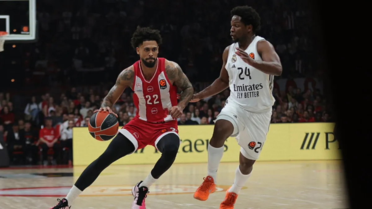 Olympikakos Real Madrid'i devirerek EuroLeague'de play-off biletini kaptı!