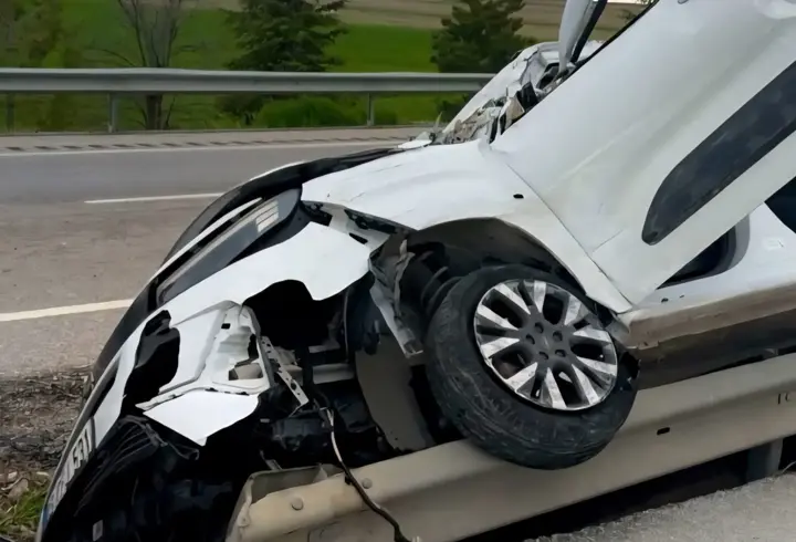 Emirdağ'da kontrolden çıkan araç devrildi: 1 ölü, 2 yaralı