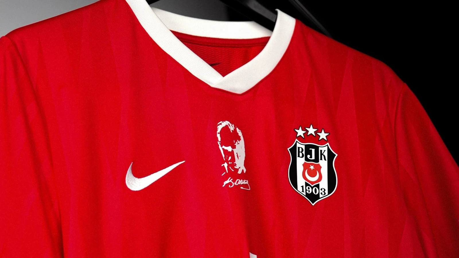 Beşiktaş'ın Dördüncü Forması Tanıtıldı