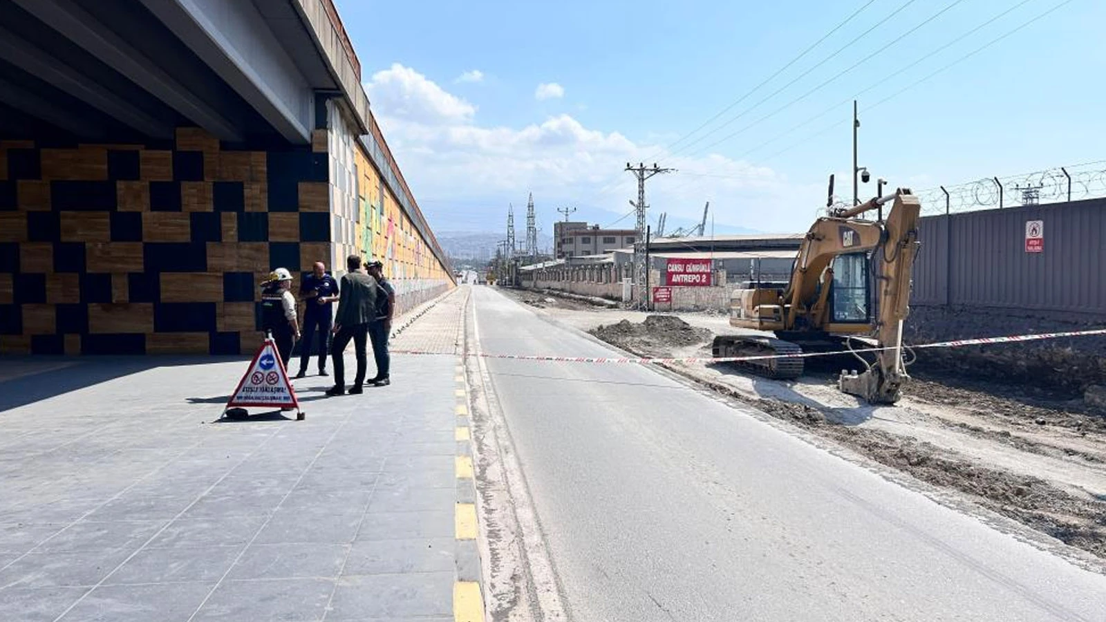 Doğalgaz borusu patladı! Vatandaşların rahat tavırları pes dedirtti