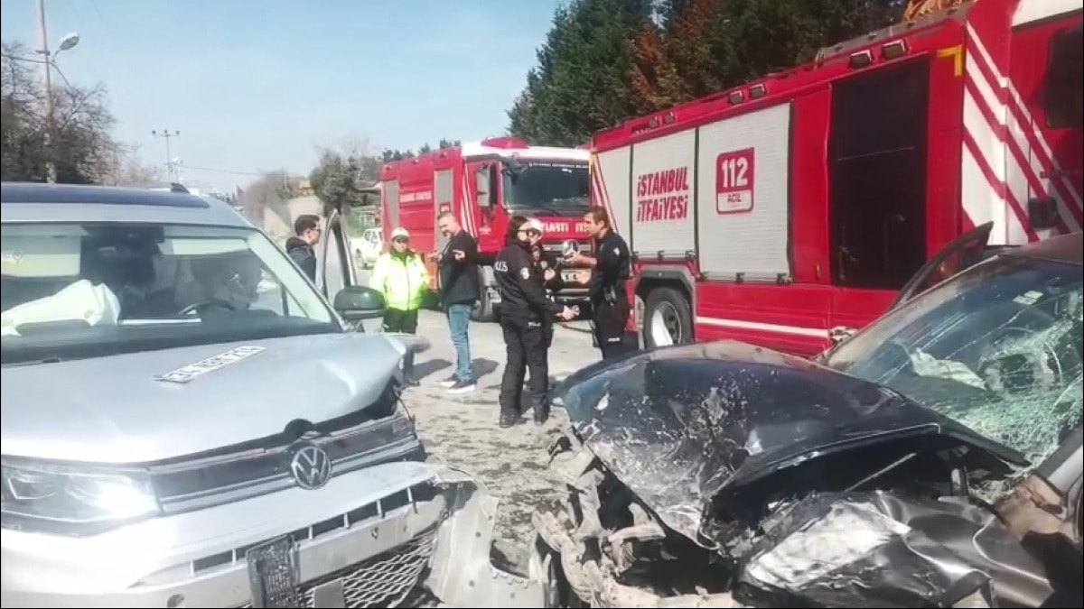 İstanbul'da kazada can pazarı: Araçta sıkışan sürücüyü itfaiye kurtardı
