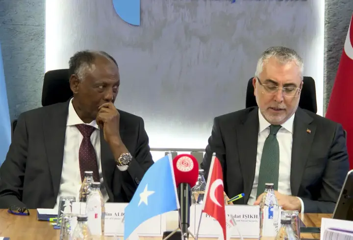 Bakan Işıkhan, Somalili mevkidaşı Ibro ile bir araya geldi