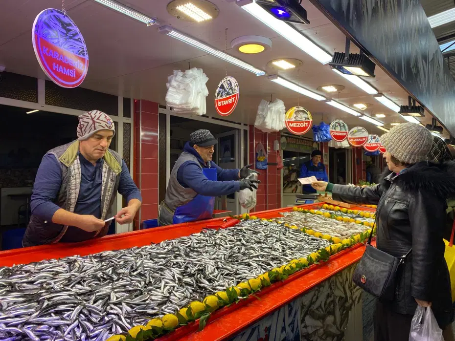 150 liraya düştü, talep yoğun; Tezgah önünde kuyruk oldu