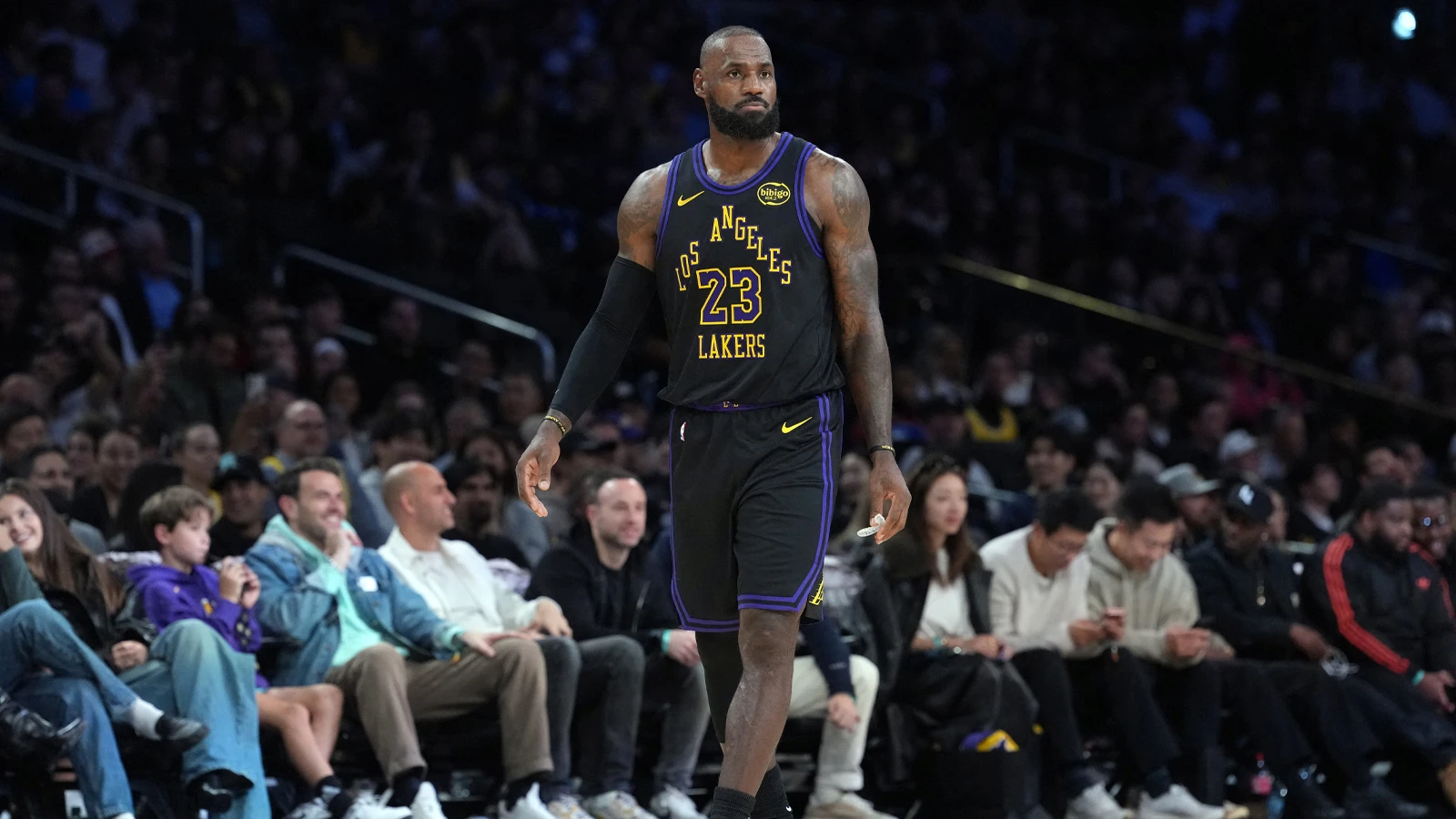 NBA yıldızı LeBron James'in rekor kırdığı maçı Lakers rahat kazandı! Tam 23 sezon...