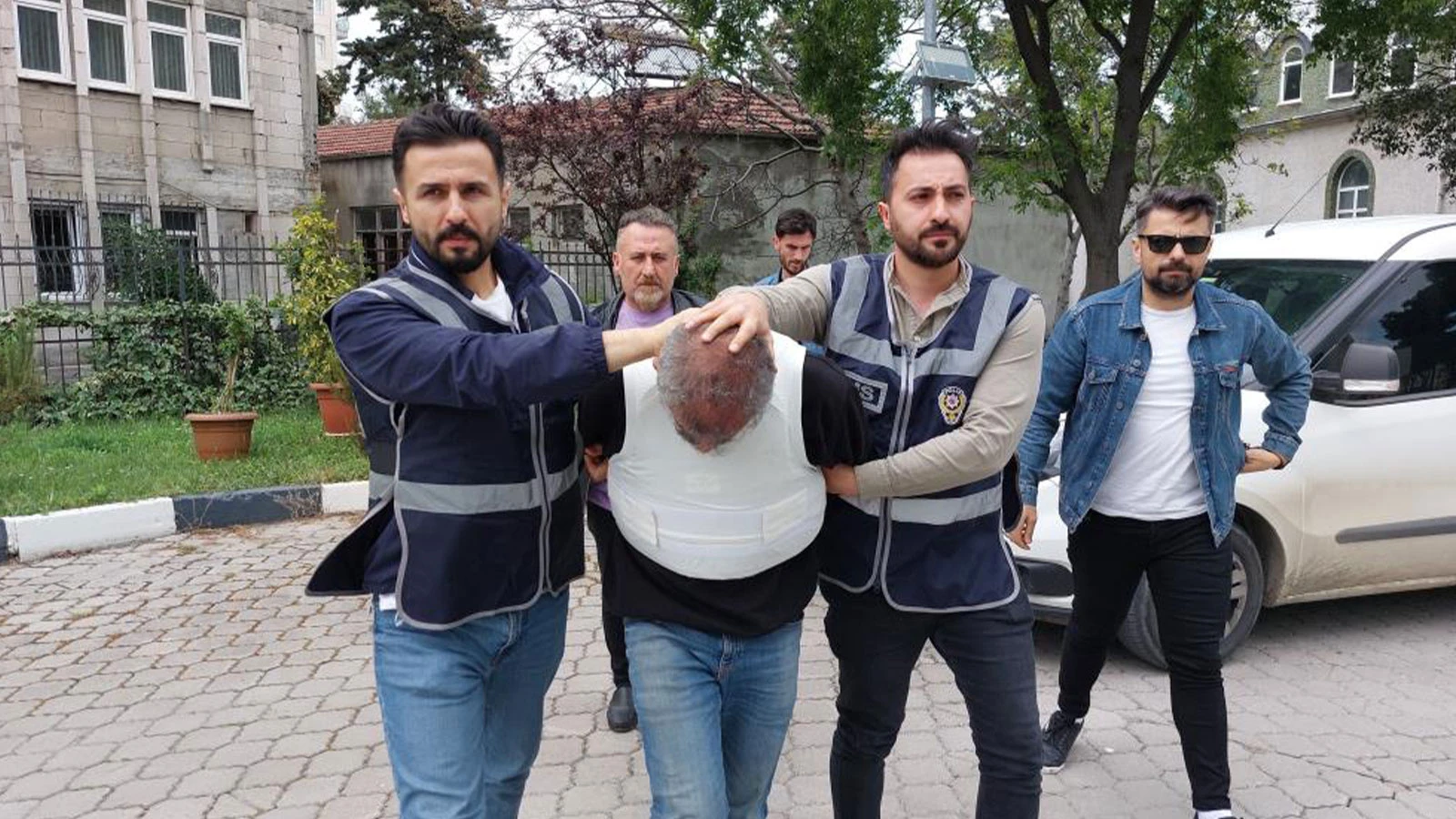 Öğretmen eşini öldüren cani kocanın cezası belli oldu