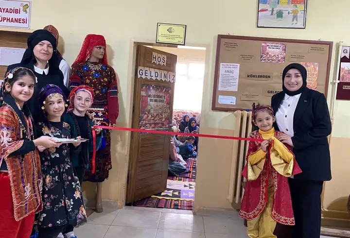 Sivas'ta köy okulunda yerli ve milli sergi