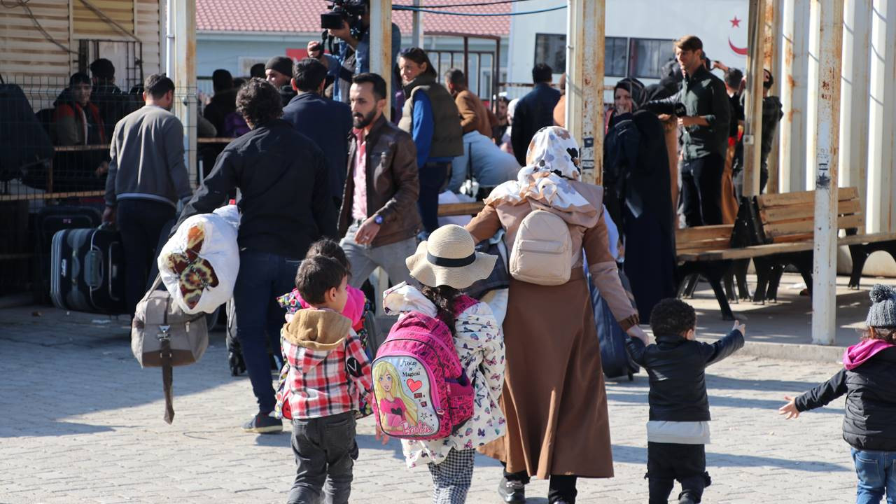 Ülkesine dönen Suriyelinin sayısı 885 bin 642 oldu