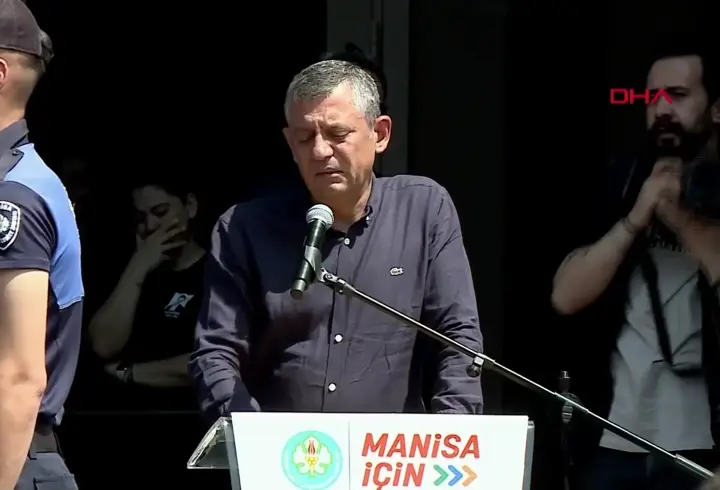 Özgür Özel, Ferdi Zeyrek'e veda ederken gözyaşlarını tutamadı