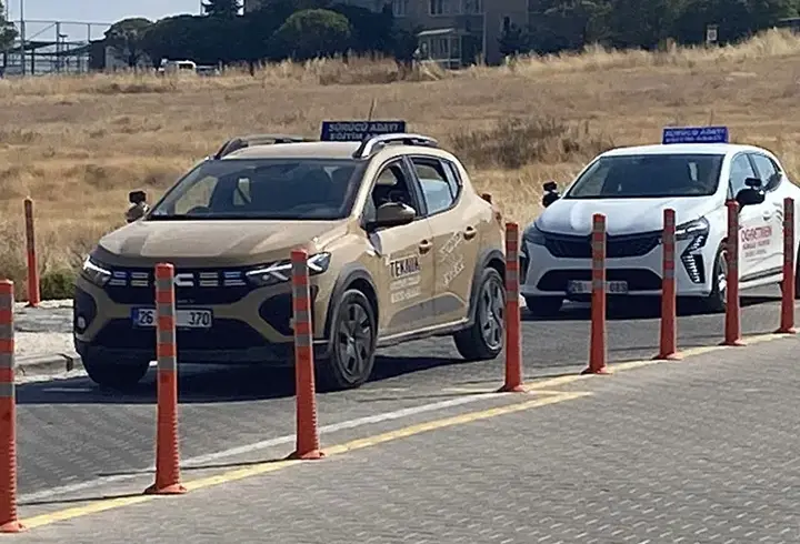 Ehliyet sınavında yeni dönem: Adaylar akan trafiğe çıkacak, park uygulaması da değişiyor